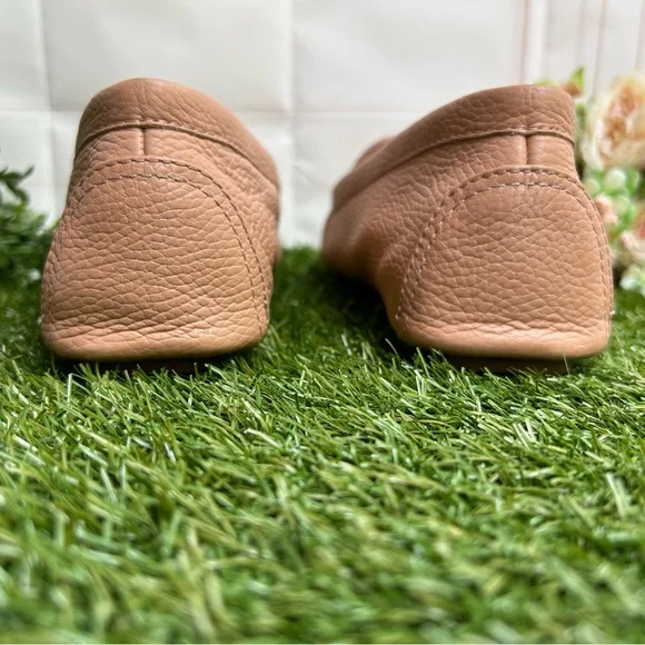 TORY BURCH EVERLY DRIVER LOAFER IN PINK MOON GOLD
BRASS LOGO SIZE 10.5 like new - Picture 10 of 17